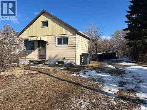 512 Railway Avenue, Lampman, SK - Outdoor