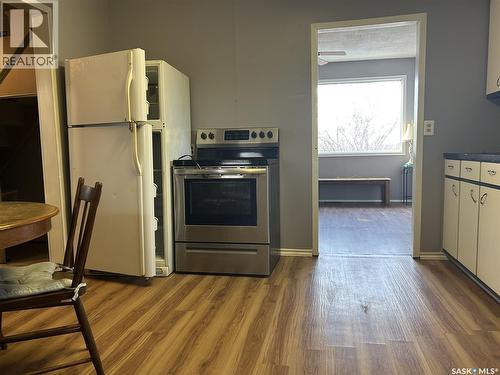 512 Railway Avenue, Lampman, SK - Indoor Photo Showing Kitchen