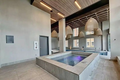 Spa - 3008-1288 Rue St-Antoine O., Montréal (Ville-Marie), QC - Indoor Photo Showing Other Room