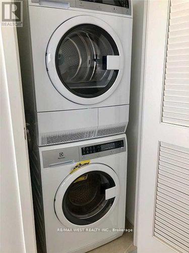 4303 - 16 Bonnycastle Street, Toronto, ON - Indoor Photo Showing Laundry Room