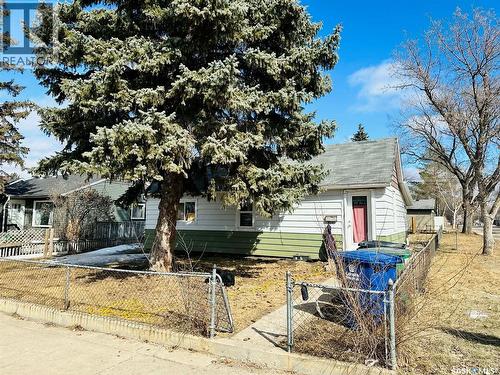 1502 F AVENUE N  Saskatoon, SK S7L 1X9