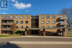 104 - 1002 LAWRENCE AVENUE E Toronto, ON M3C 1R4