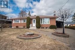 395 CHAMBERLAIN STREET Pembroke, ON K8A 2N3