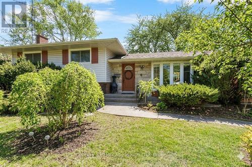 8 SATURN COURT  St. Catharines (Bunting/Linwell), ON L2M 2T1