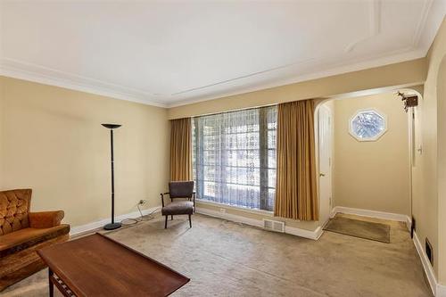 8 Hawthorne Pl, Winnipeg, MB 