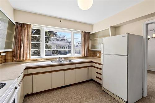 8 Hawthorne Pl, Winnipeg, MB 