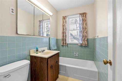 8 Hawthorne Pl, Winnipeg, MB 