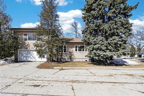 8 Hawthorne Pl, Winnipeg, MB 