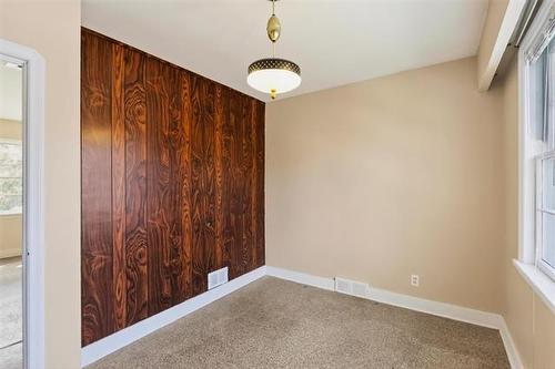 8 Hawthorne Pl, Winnipeg, MB 