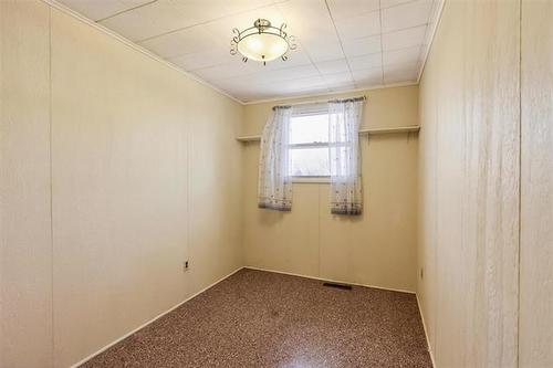 8 Hawthorne Pl, Winnipeg, MB 