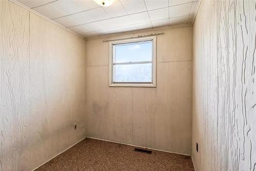 8 Hawthorne Pl, Winnipeg, MB 