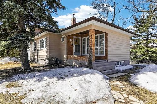 8 Hawthorne Pl, Winnipeg, MB 