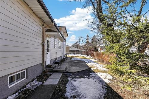 8 Hawthorne Pl, Winnipeg, MB 