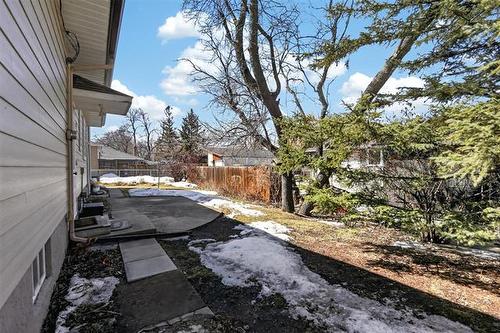 8 Hawthorne Pl, Winnipeg, MB 