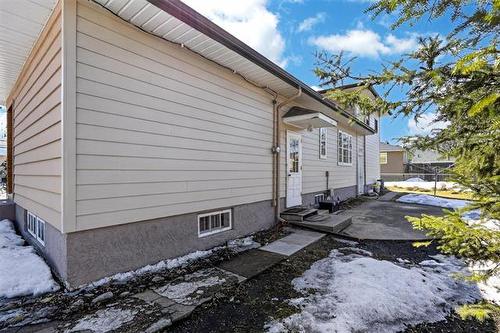 8 Hawthorne Pl, Winnipeg, MB 