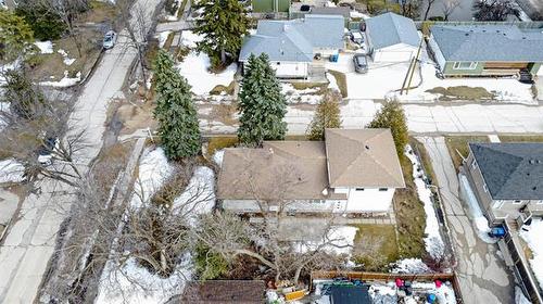 8 Hawthorne Pl, Winnipeg, MB 