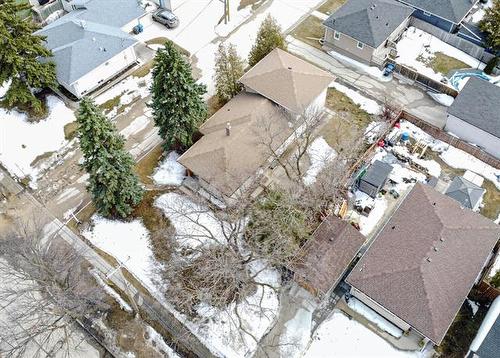 8 Hawthorne Pl, Winnipeg, MB 