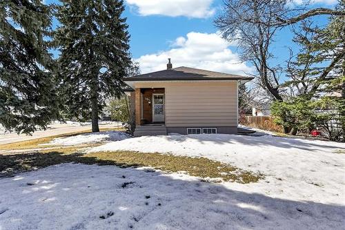 8 Hawthorne Pl, Winnipeg, MB 