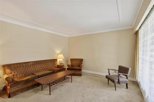 8 Hawthorne Pl, Winnipeg, MB 