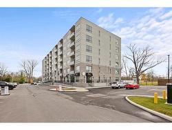 412-364 Grand Avenue EAST Chatham, ON N7L 1W6
