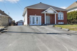 25 Rue des Hêtres  Gatineau (Gatineau), QC J8R 2Y8