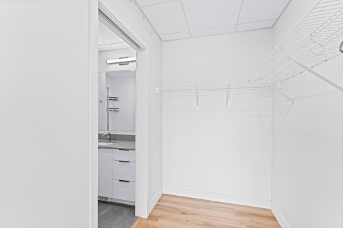 Closet - 803-60  - 70 Rue Wellington S., Sherbrooke (Les Nations), QC - Indoor