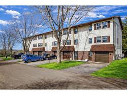 33 Hillsview CRES Rothesay, NB E2E 3N4