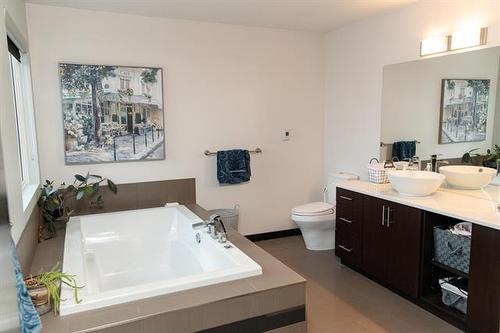 1285 Fraser Rd, Winnipeg, MB 