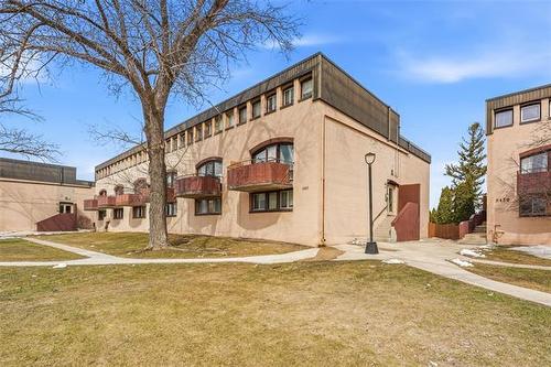 4-3467 Portage AVE  Winnipeg, MB R3K 0Y2