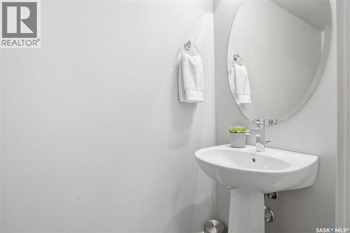 429 Germain Manor, Saskatoon, SK - Indoor Photo Showing Bathroom