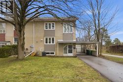 28 LANGBOURNE PLACE Toronto, ON M3B 1A9