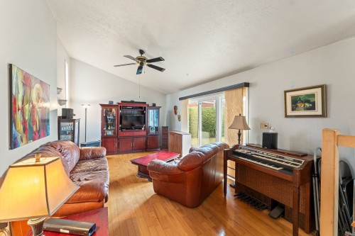 Salon - 1460 Rue Principale E., Farnham, QC - Indoor Photo Showing Living Room