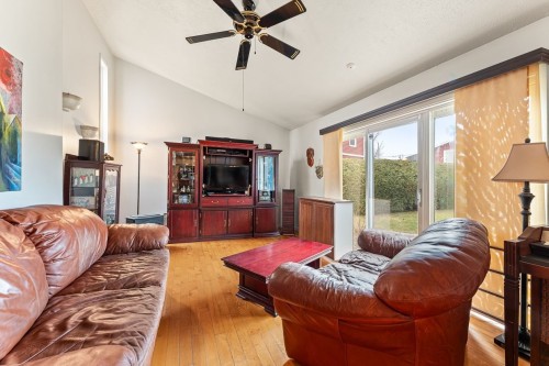 Salon - 1460 Rue Principale E., Farnham, QC - Indoor Photo Showing Living Room