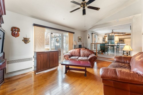 Salon - 1460 Rue Principale E., Farnham, QC - Indoor Photo Showing Living Room