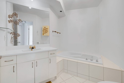 Salle de bains - 229 Boul. Jérobelle, Saint-Jérôme, QC - Indoor Photo Showing Bathroom