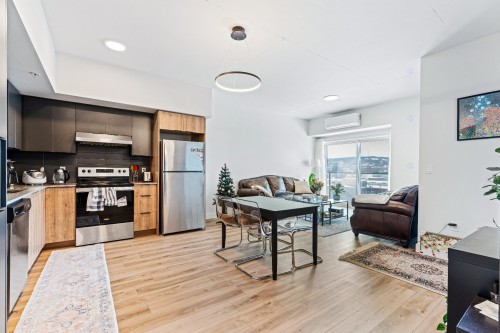 Vue d'ensemble - 911-60  - 70 Rue Wellington S., Sherbrooke (Les Nations), QC - Indoor Photo Showing Kitchen