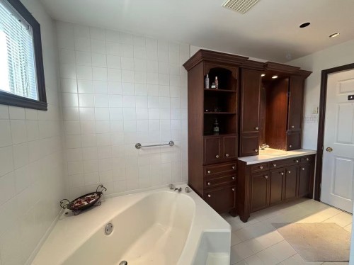 Salle de bains - 180 Place Terry-Fox, Kirkland, QC - Indoor Photo Showing Bathroom