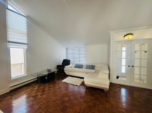 Salon - 180 Place Terry-Fox, Kirkland, QC - Indoor Photo Showing Other Room