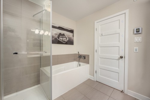 Bathroom - 101-3125 Boul. De La Gare, Vaudreuil-Dorion, QC - Indoor Photo Showing Bathroom