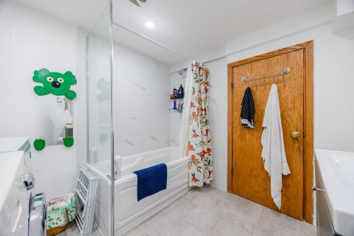 Bathroom - 5535 14E Avenue, Montréal (Rosemont/La Petite-Patrie), QC - Indoor