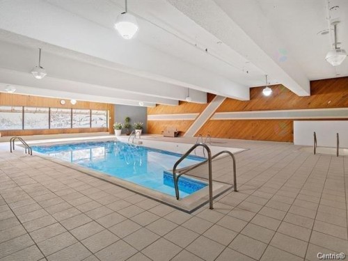 Pool - 804-6800 Av. Macdonald, Côte-Saint-Luc, QC - Indoor Photo Showing Other Room With In Ground Pool