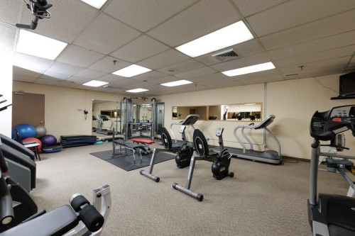Exercise Room - 804-6800 Av. Macdonald, Côte-Saint-Luc, QC - Indoor Photo Showing Gym Room