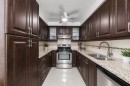 Kitchen - 804-6800 Av. Macdonald, Côte-Saint-Luc, QC  - Indoor Photo Showing Kitchen With Double Sink 