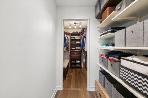 Closet - 804-6800 Av. Macdonald, Côte-Saint-Luc, QC - Indoor Photo Showing Other Room