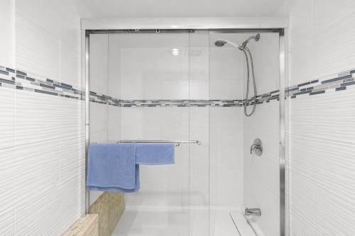 Master Bathroom - 804-6800 Av. Macdonald, Côte-Saint-Luc, QC - Indoor Photo Showing Bathroom