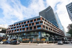 20 Bruyeres Mews Toronto, ON M5V 0G8