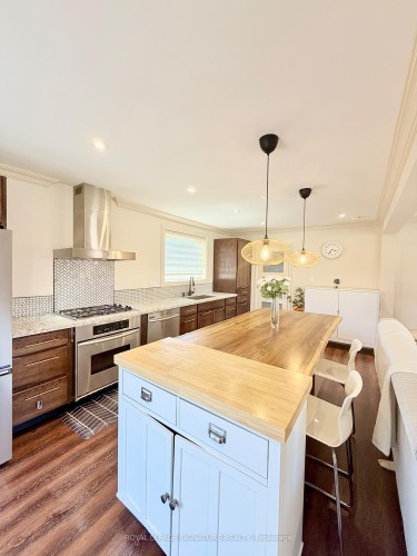 2263 Harcourt Crescent, Mississauga, ON - Indoor Photo Showing Kitchen