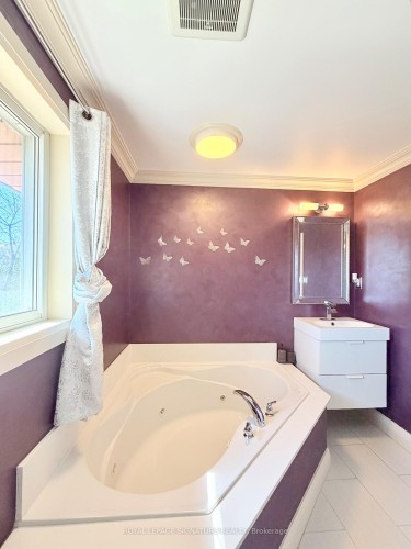 2263 Harcourt Crescent, Mississauga, ON - Indoor Photo Showing Bathroom