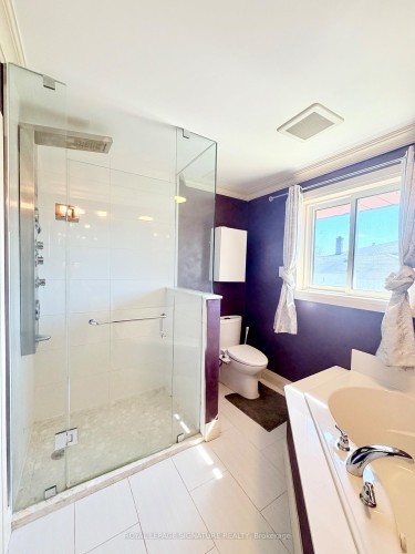 2263 Harcourt Crescent, Mississauga, ON - Indoor Photo Showing Bathroom