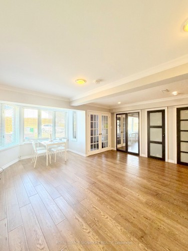 2263 Harcourt Crescent, Mississauga, ON - Indoor Photo Showing Living Room